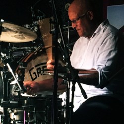 Steve_Ferrone_drumladen_StLeonRot