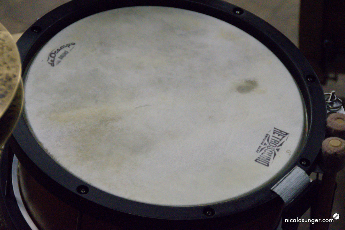 Snare mit Naturfell am Messestand von Opus Vier